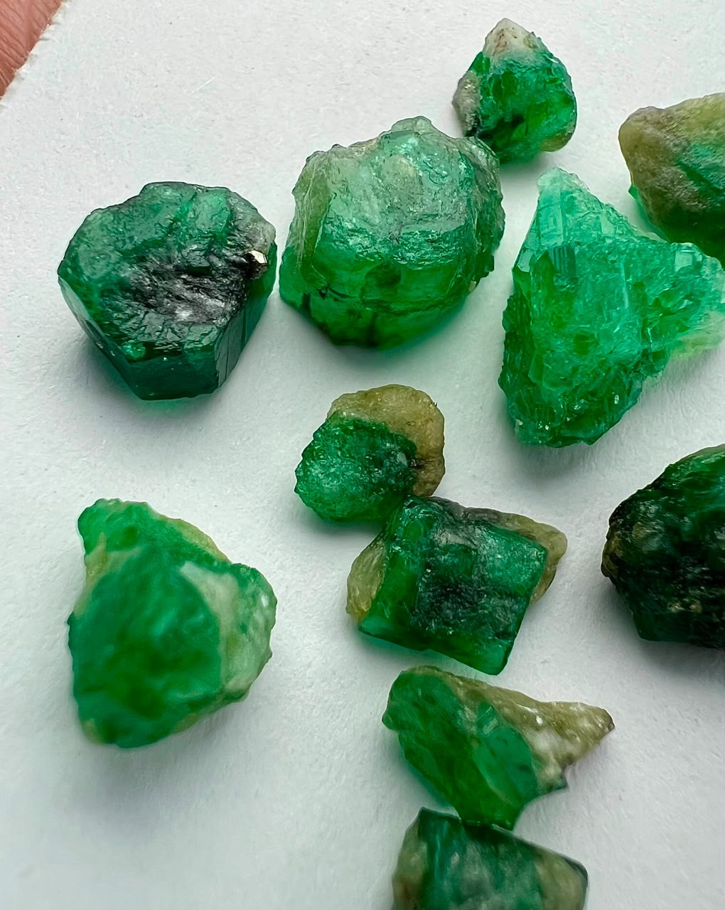 24 CT, lLott!! Natural Top Green Emerald Crystals 11 Peices From Swat Pakistan