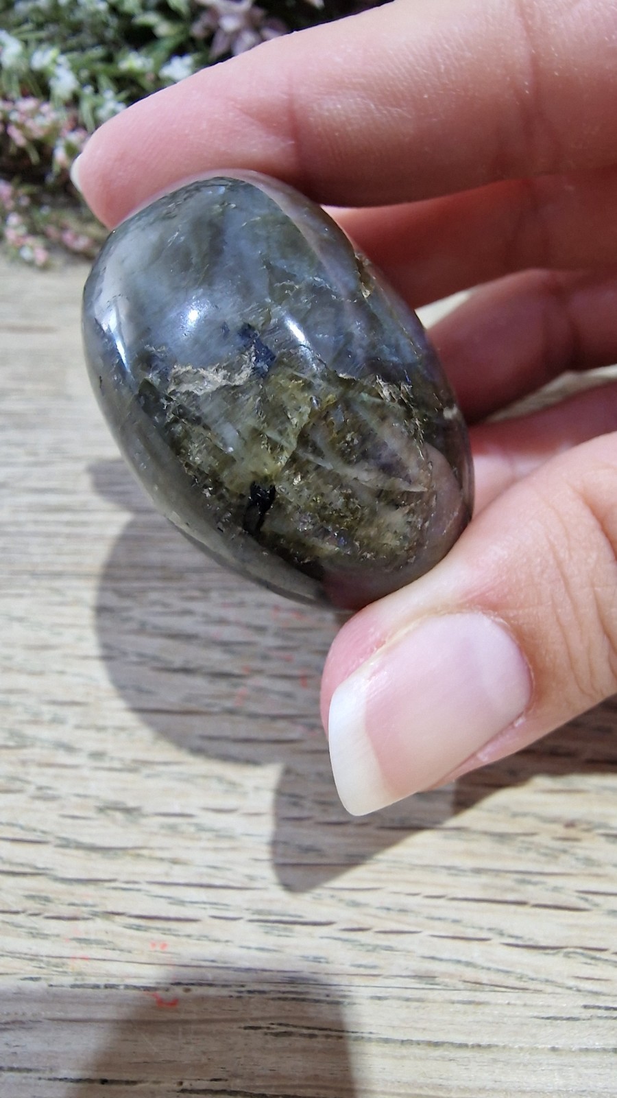 Labradorite Crystal Palmstone Multicoloured Flash 99g