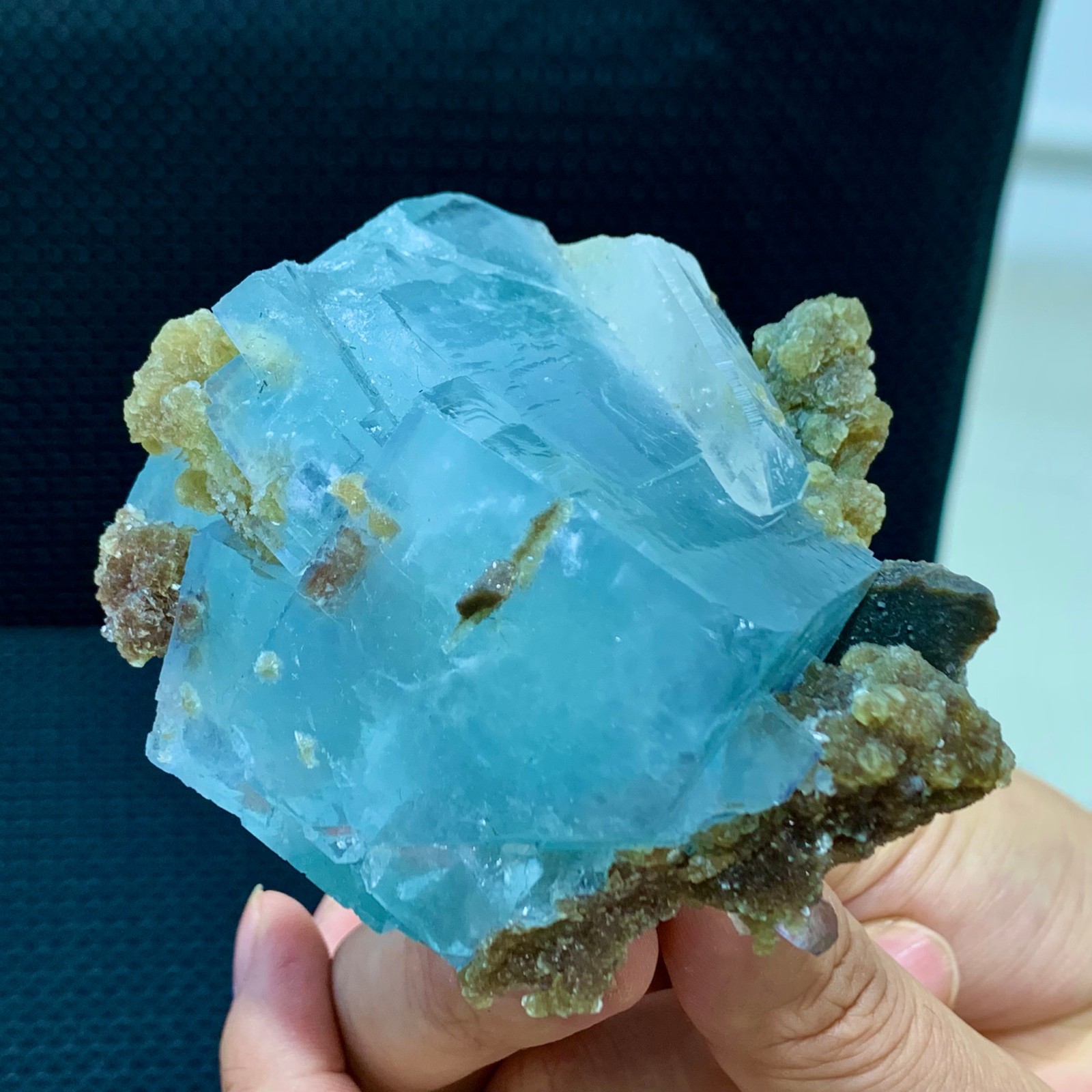 314G Rare transparent blue cubic fluorite mineral crystal sample/China