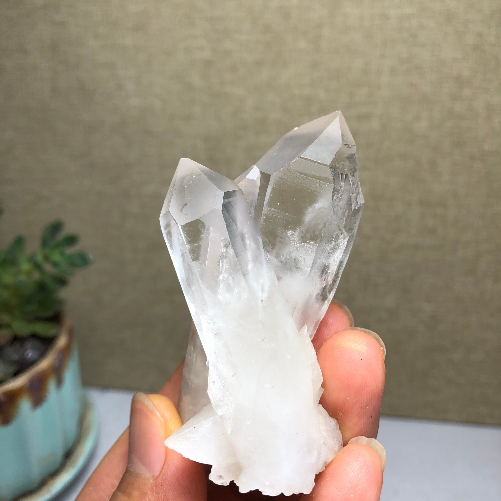 62mm Top Natural crystal clusters pretty Quartz Mineral Specimen 75g A5477