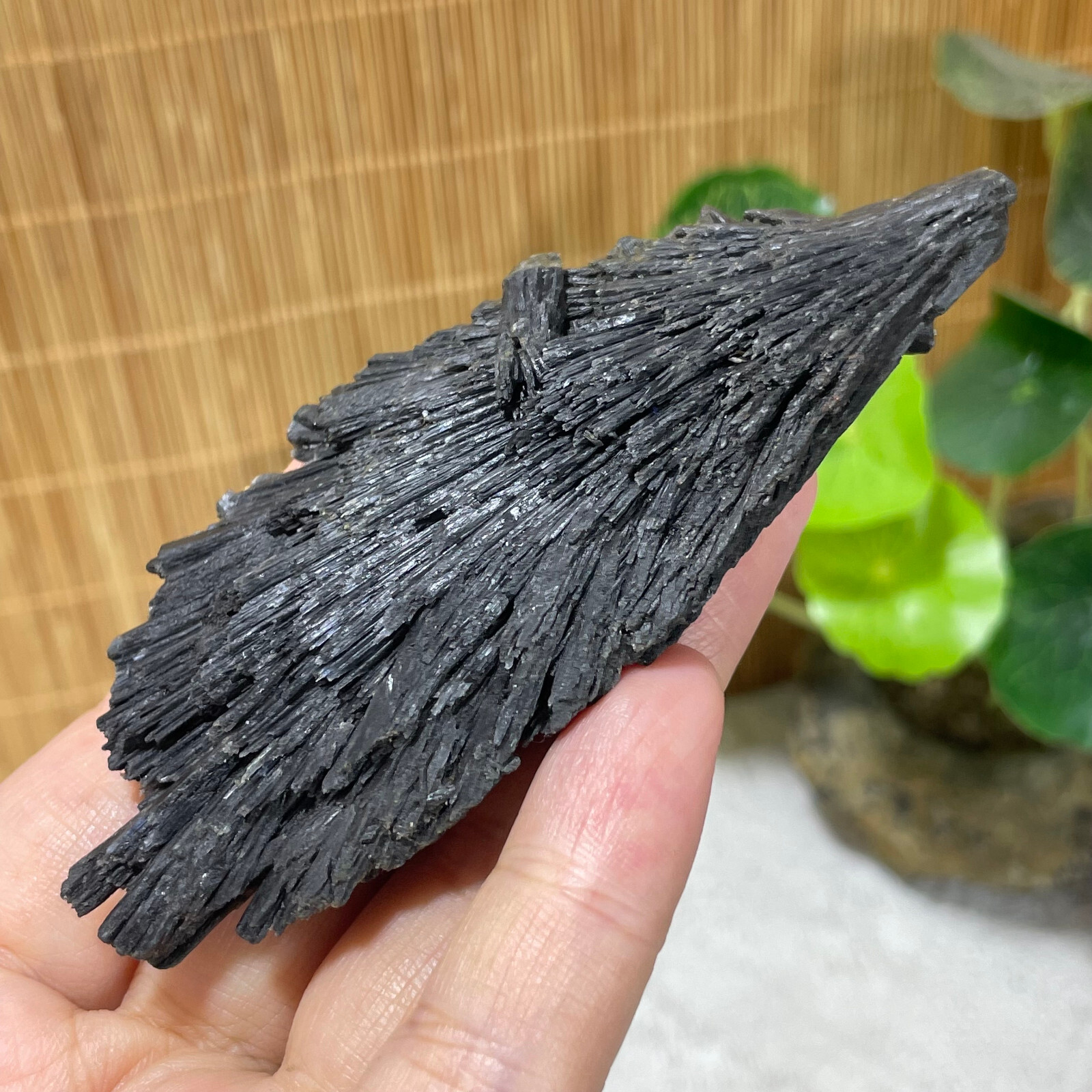 74g Natural Irregular natural black crystal cluster mineral specimen（dian qishi）