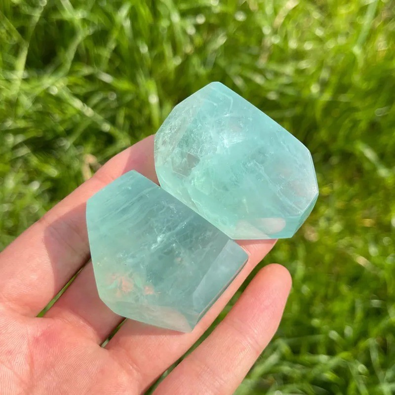 2pcs Random Green Fluorite Crystal Freeform Stone Quartz Ornament Healing Gift