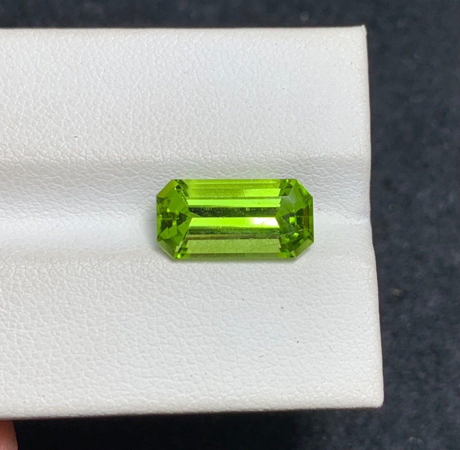 4.65 Cts Natural Faceted Peridot(eye clean) Gemstone from Pakistan.