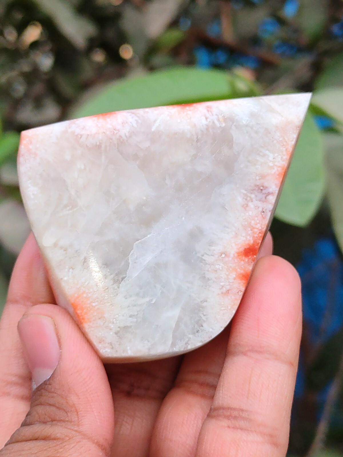Sun Flower in Quartz. Polished Red Scolecite in Quartz garden decoration Mineral
