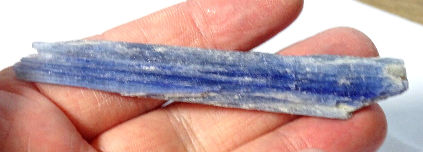LARGE BLUE KYANITE NATURAL CRYSTAL – app. 13.11 gms 9.5 x 1.4 x 0.7 cms #A