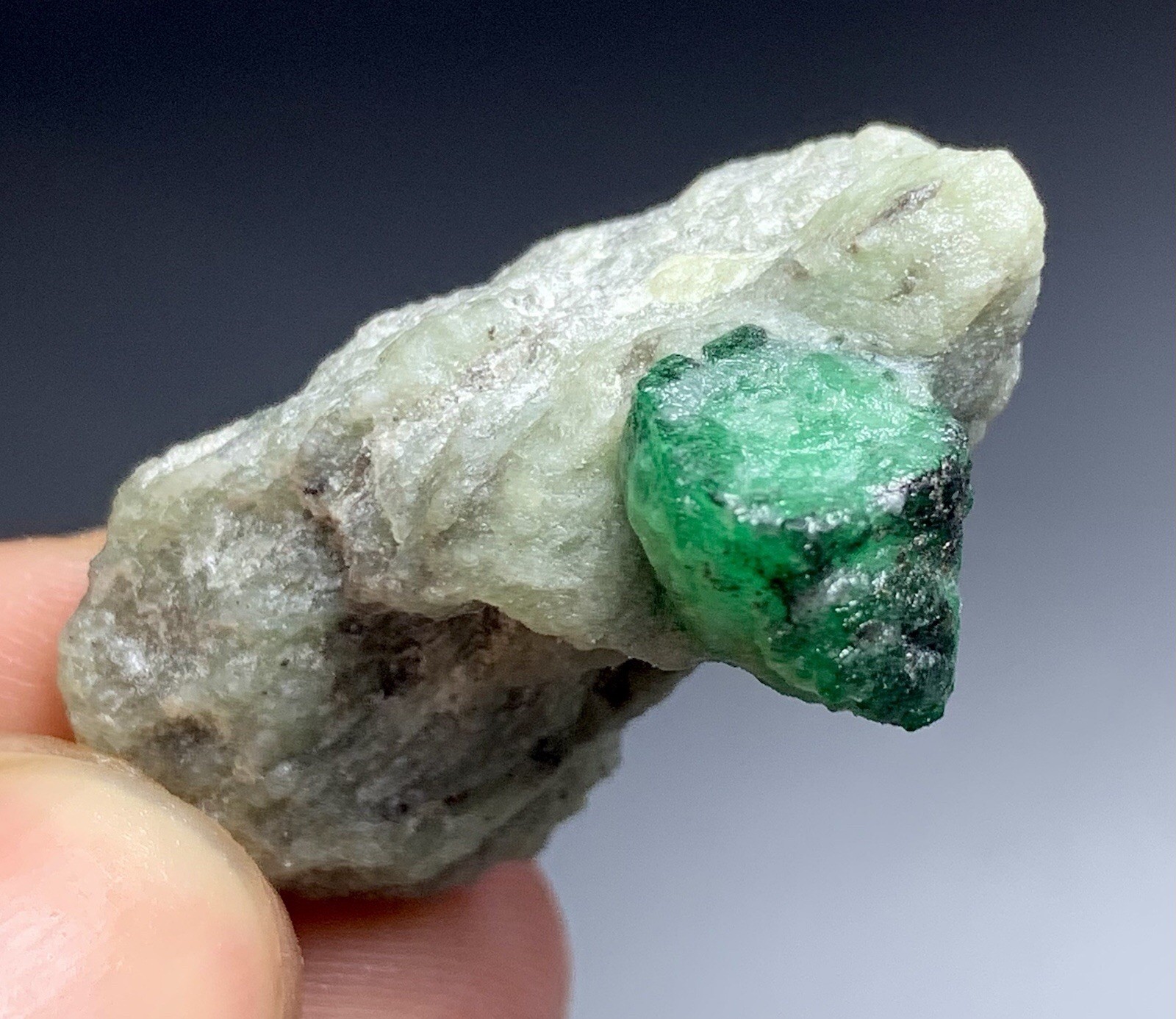46 Carats Natural Emerald Crystal Specimen From Pakistan.