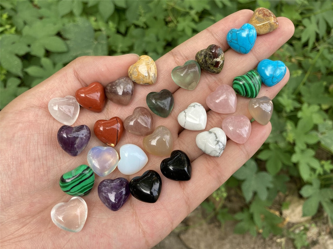 25PCS Crystal Hearts Natural Quartz Healing Gem Mini Crystal Heart Chakra Stones