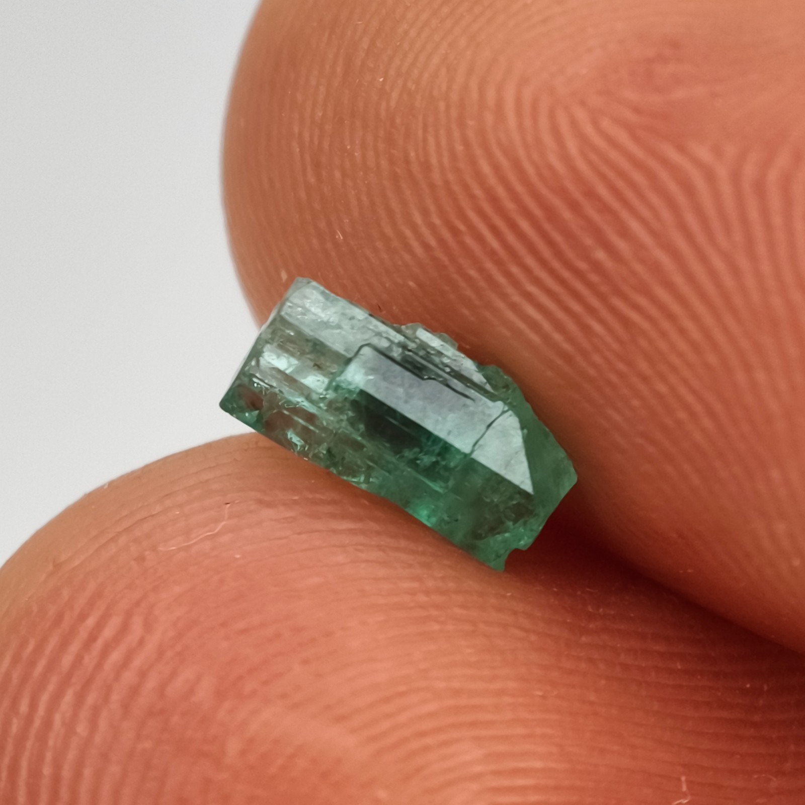 NATURAL EMERALD CRYSTAL GOOD QUALITY FROM MUZO COLOMBIA 0.59 Ct.
