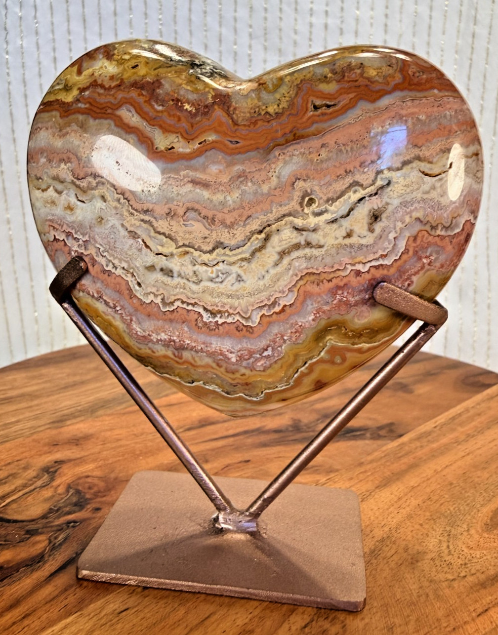 Crazy Lace Heart Carving WITH Custom Stand