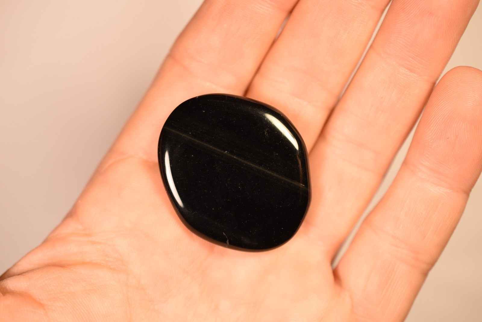 *BLACK ONYX* Palm Stone 3.9cm 13g Natural Stone Flat Thumb Worry