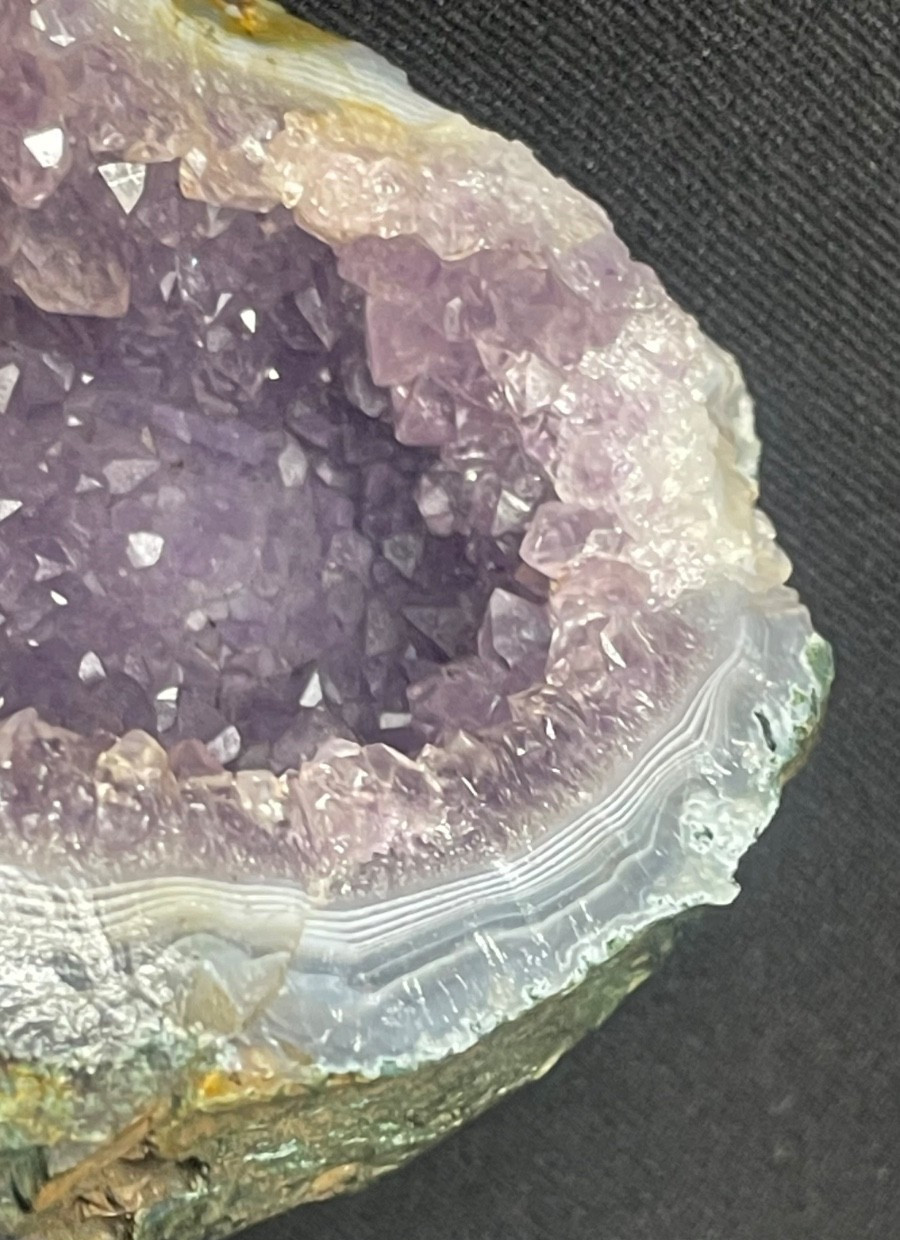 Stunning amethyst crystal W/ agate design in formation of geode specimen