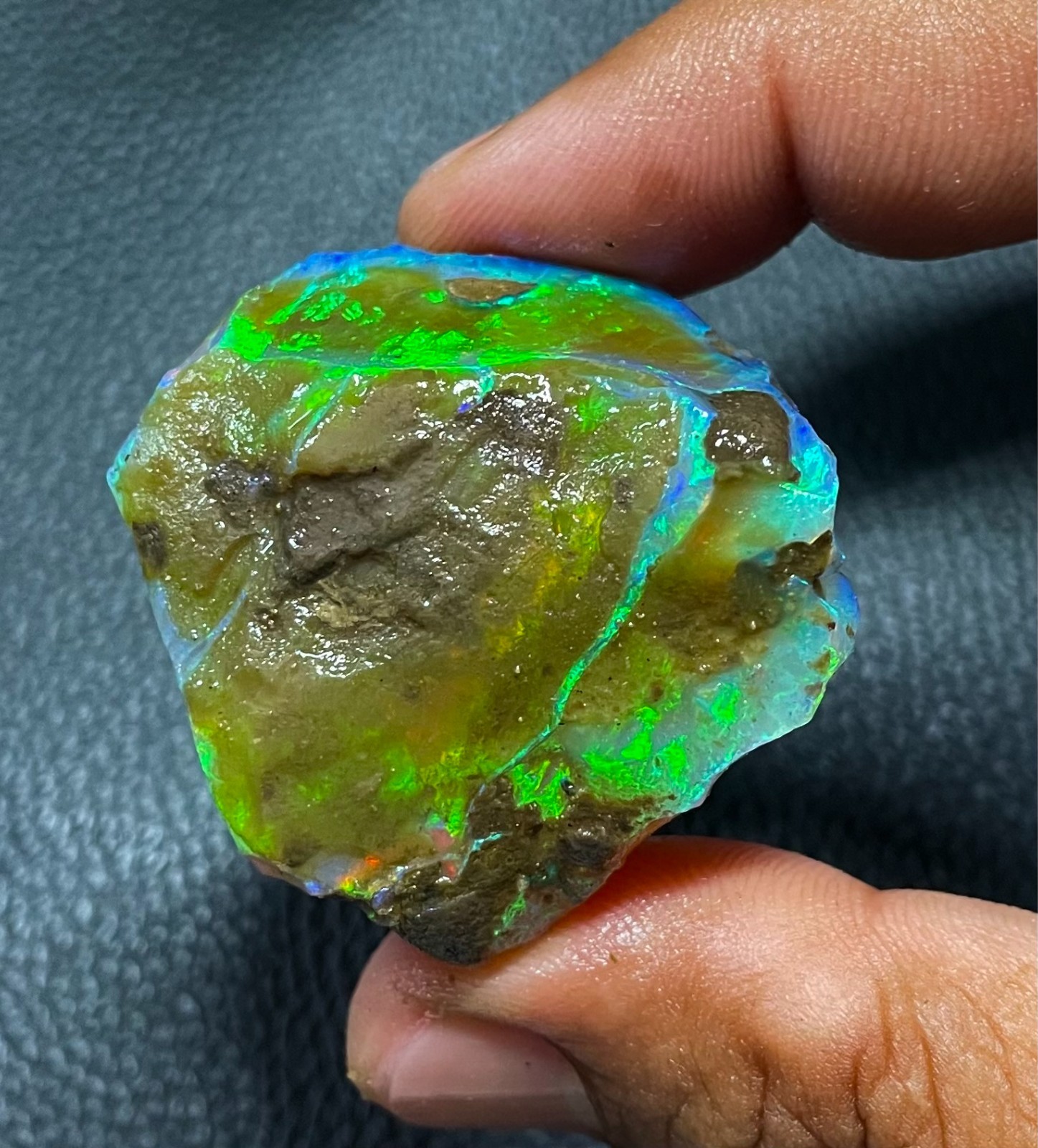 AA+ Ethiopian Opal Oil Rough Entreated Welo Fire Opal Multi Color Flash 192.8Cts