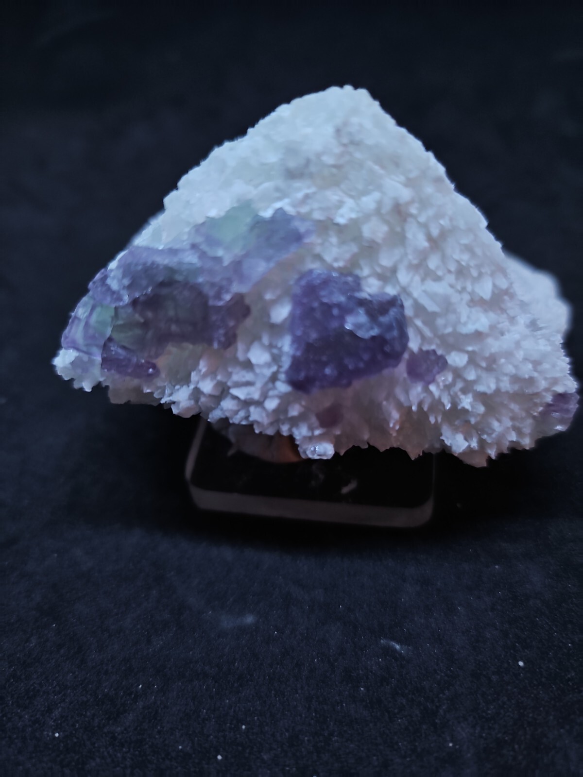 Fluorite On Albite 7x4cm