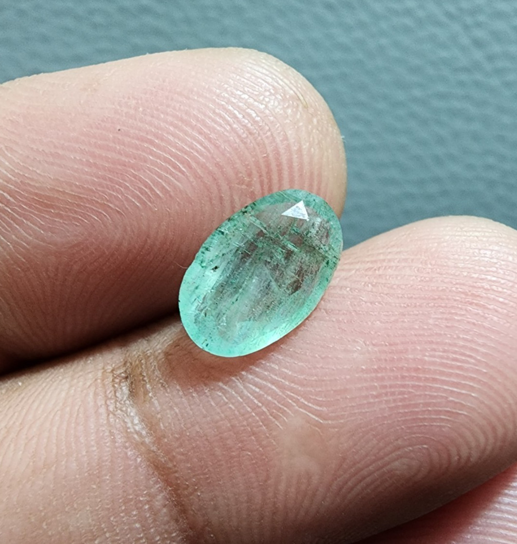 100% Natural Top Green Colombian Emerald Faceted 2 Crt Oval Shape Loose Gemstone