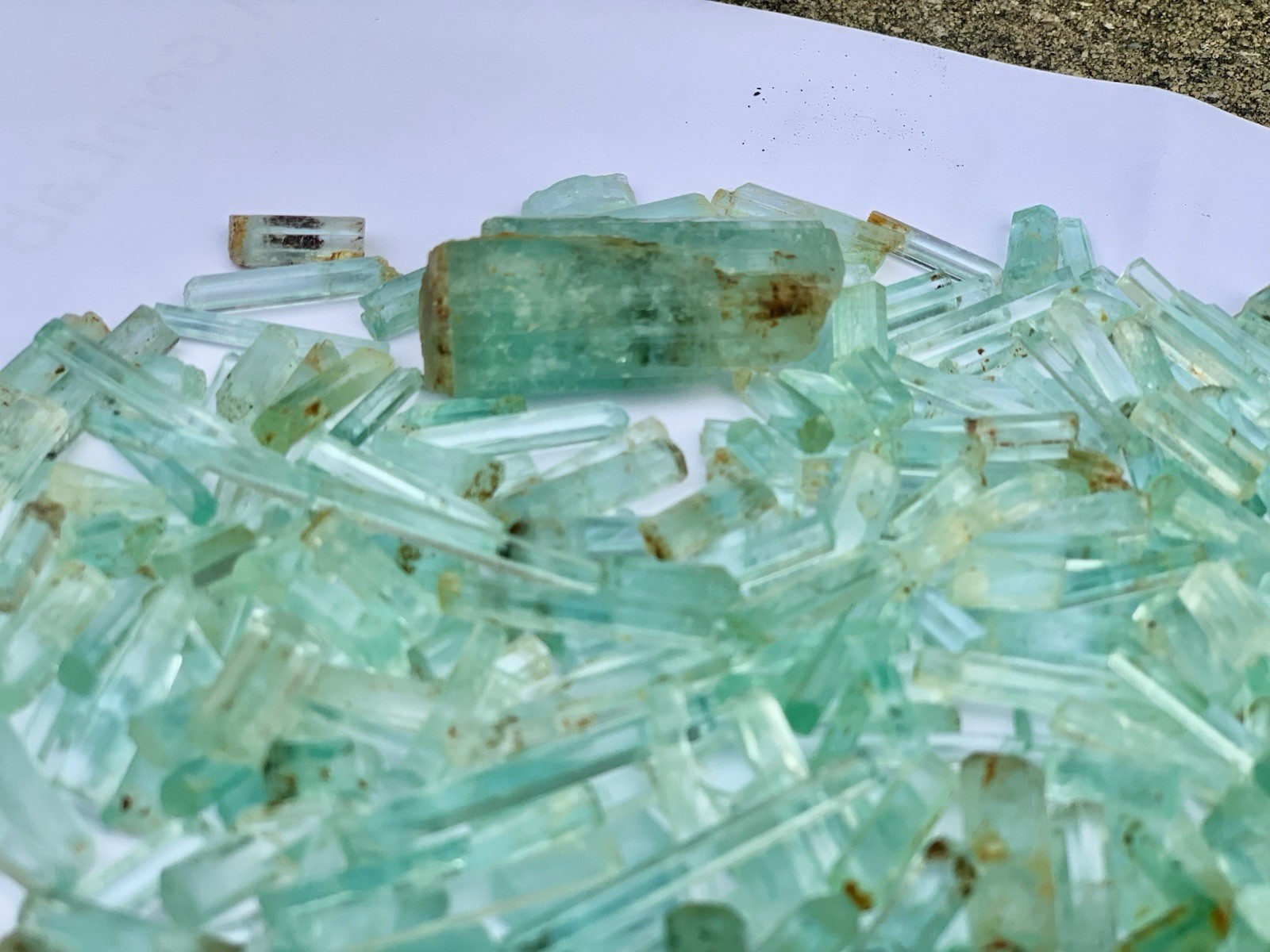 607 Carats Natural Rough Emerald Terminated crystals/mostly eye Clean To Si .