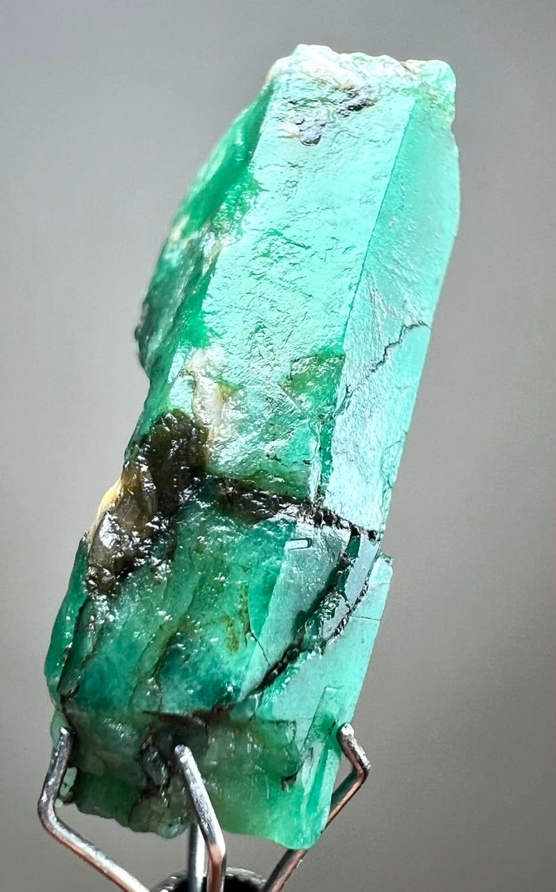 10CT, Natural Top Green Emerald Long Crystal From Panjshir Afghanistan