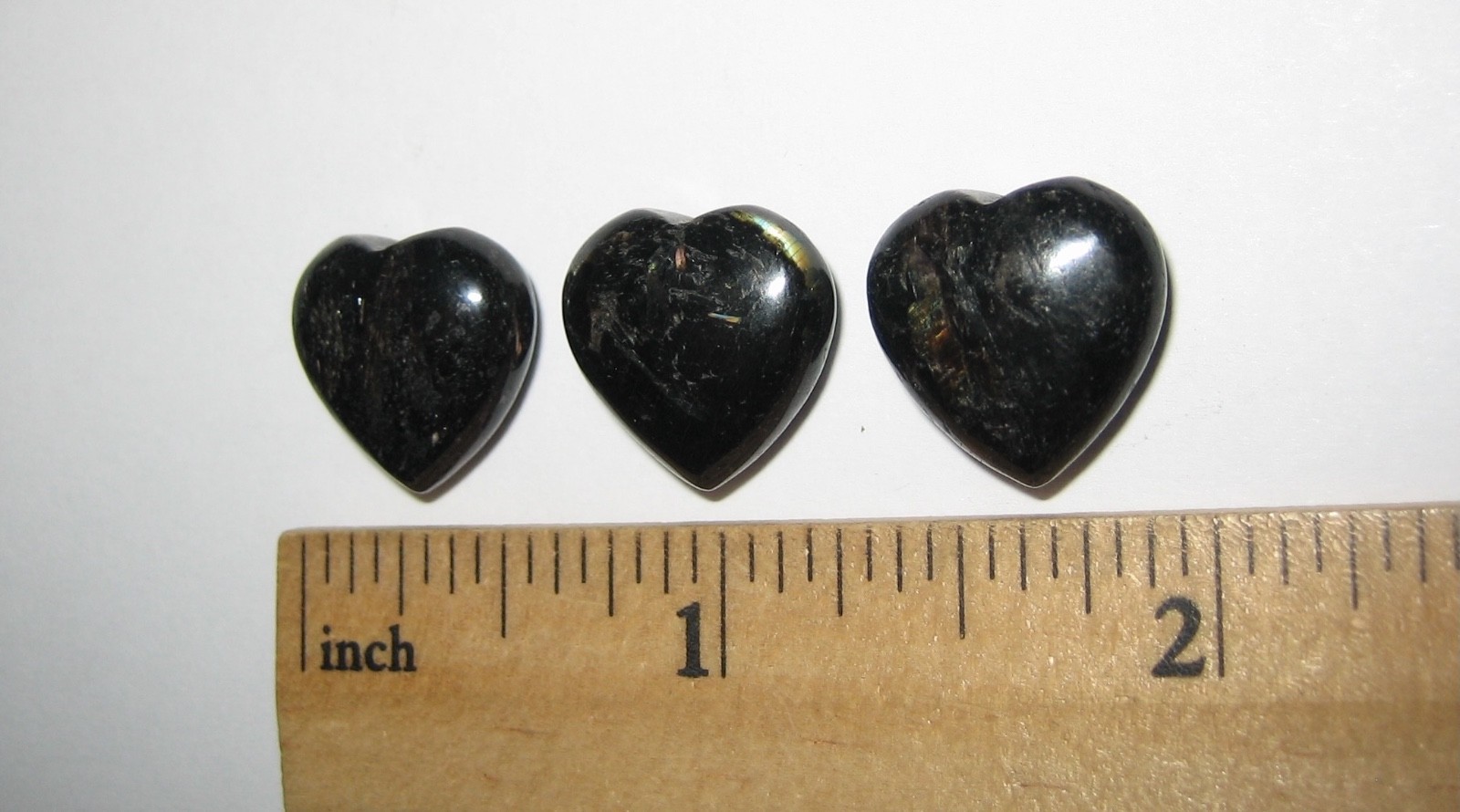 3pc 15mm RARE POLISHED NATURAL AUTHENTIC NUUMMITE STONE HEARTS FROM GREENLAND *2