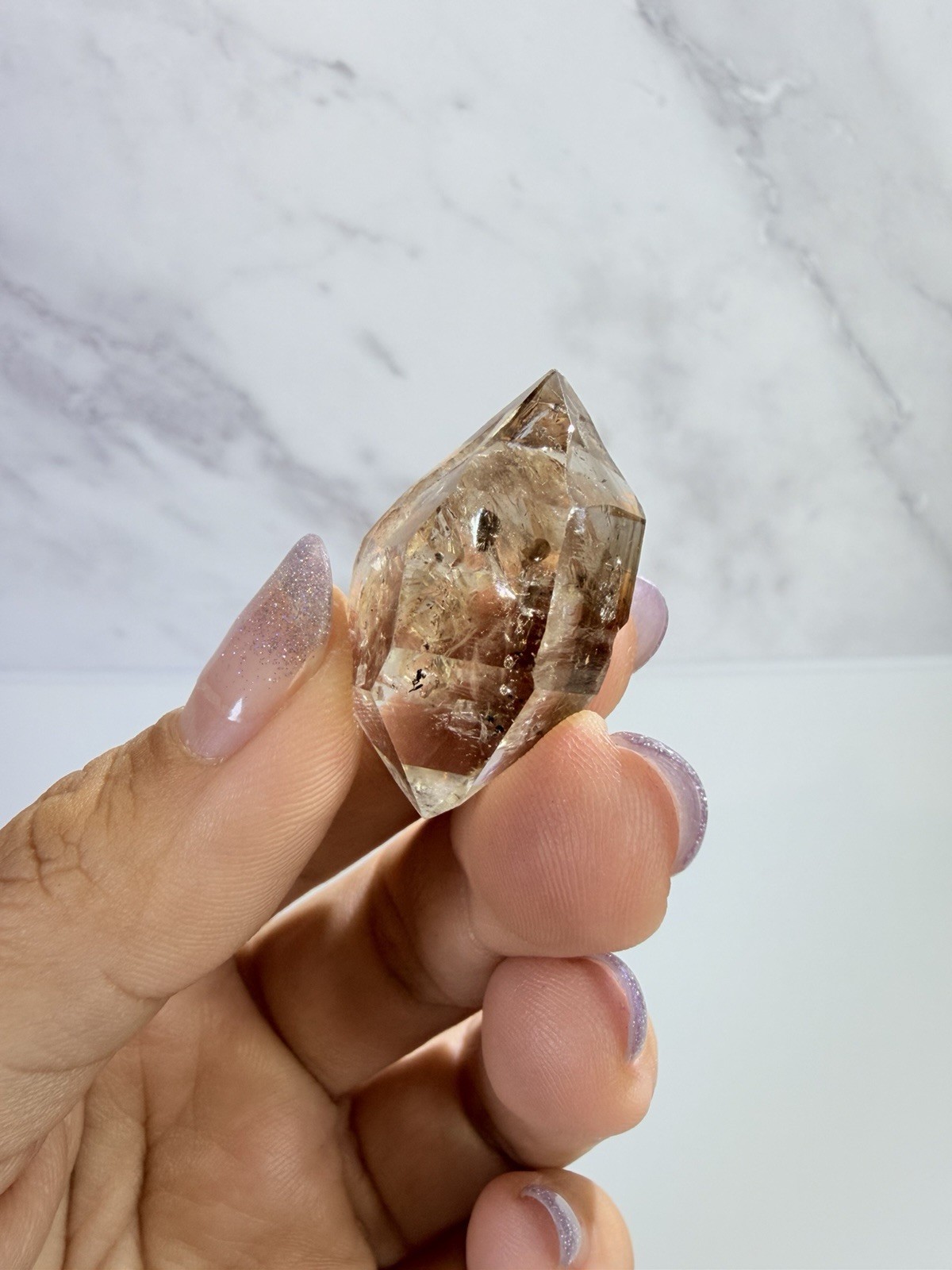 High Luster Enhydro Quartz w/ Moving Bubble &/or Carbon/Black Inclusions,A517