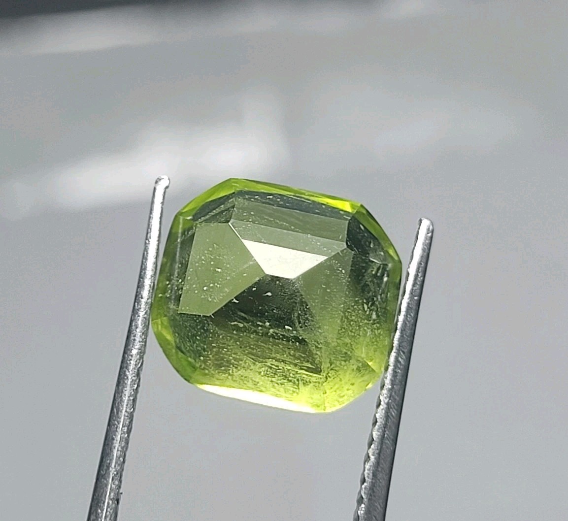 5.5 Ct Aesthetic Natural Peridot Gemstone – Nice Deep Color – Cushion Cut