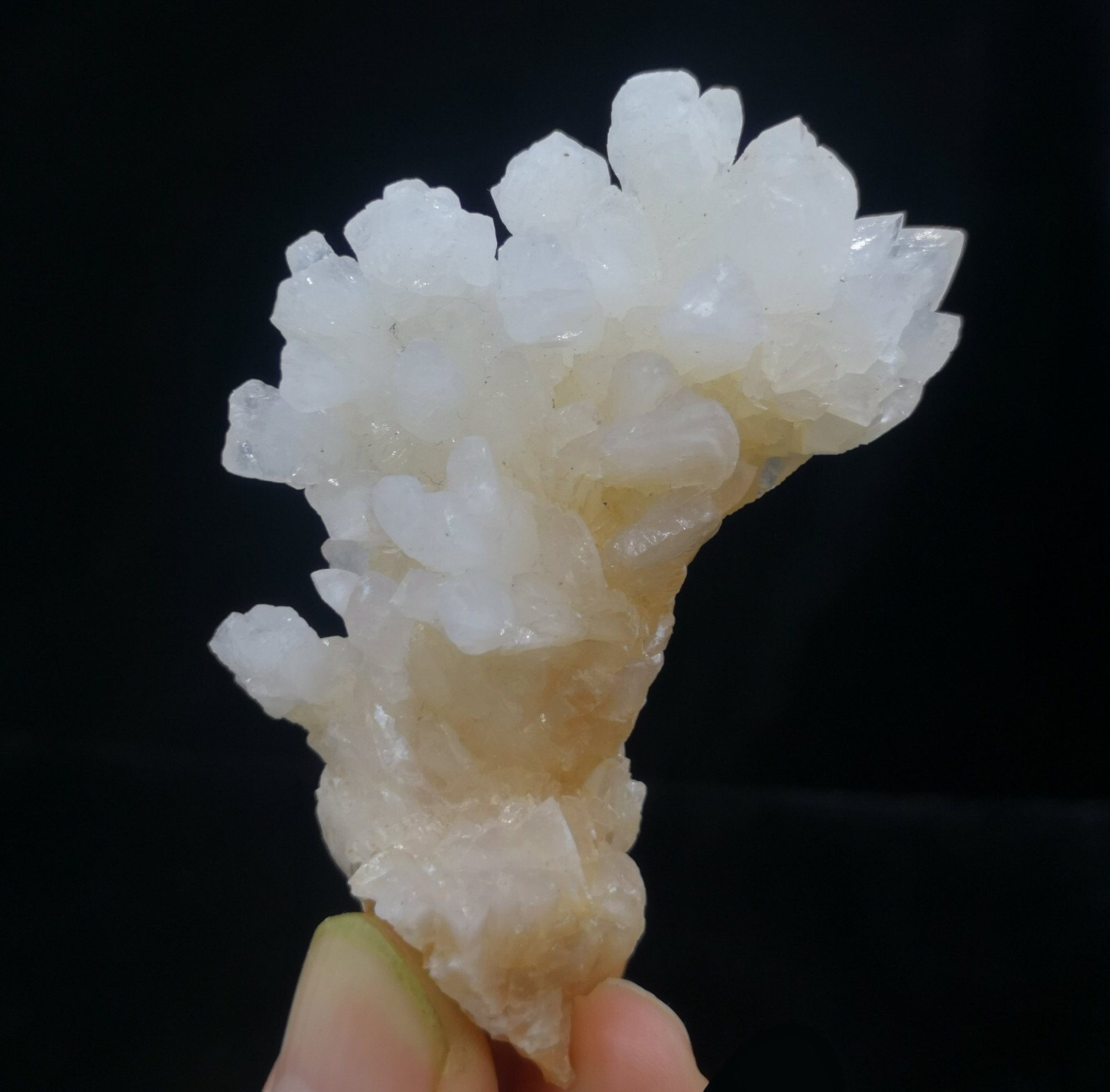 61mm 39g Calcite Stalactite 360-degree-showy Natural Mineral Specimen from China