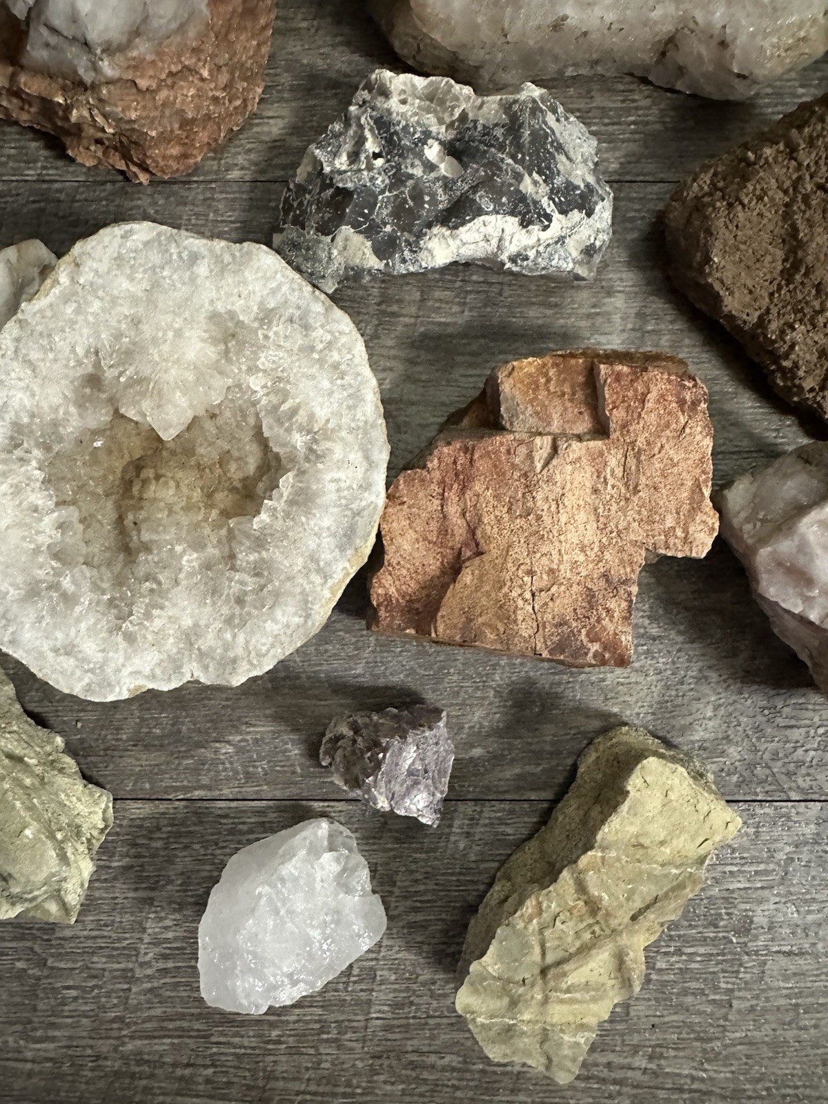 Small Lot Of Large-Medium Sized Mixed Variety Of Rocks And Minerals!