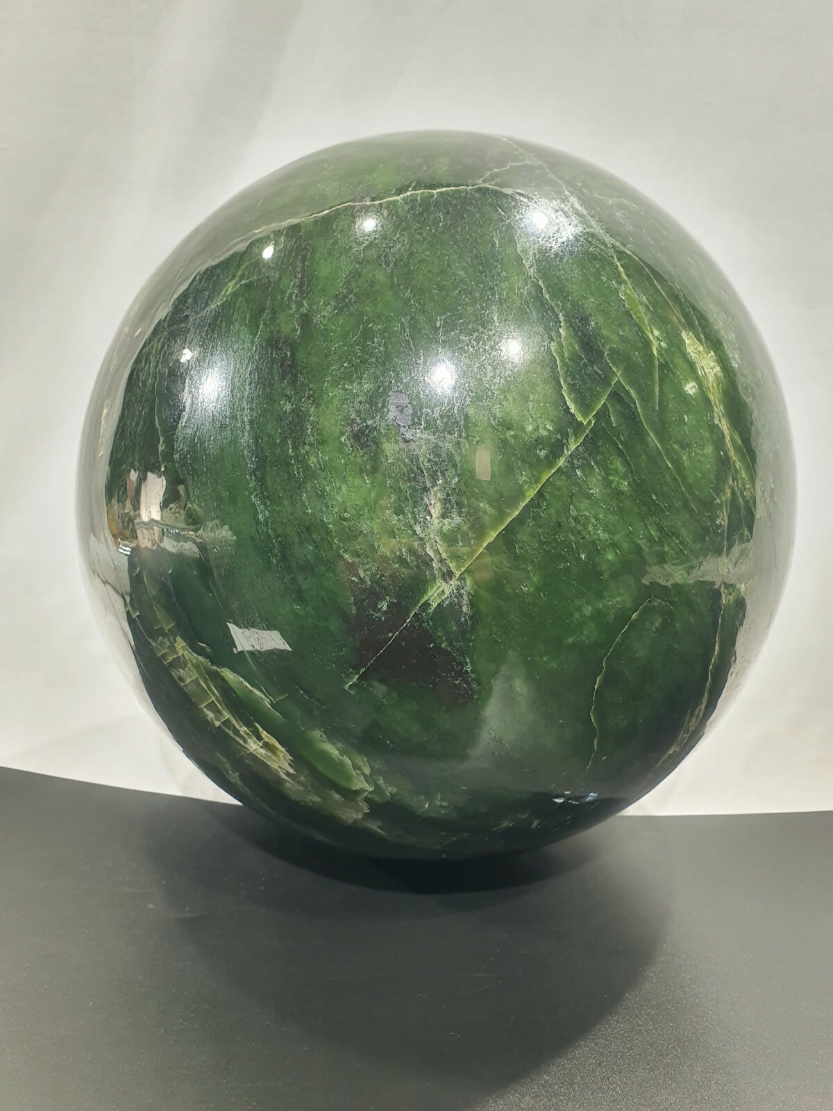 Nephrit Jade XXL Jumbo Ball 91.9lbs 11 13/16in Ø AAA Quality Interior Design