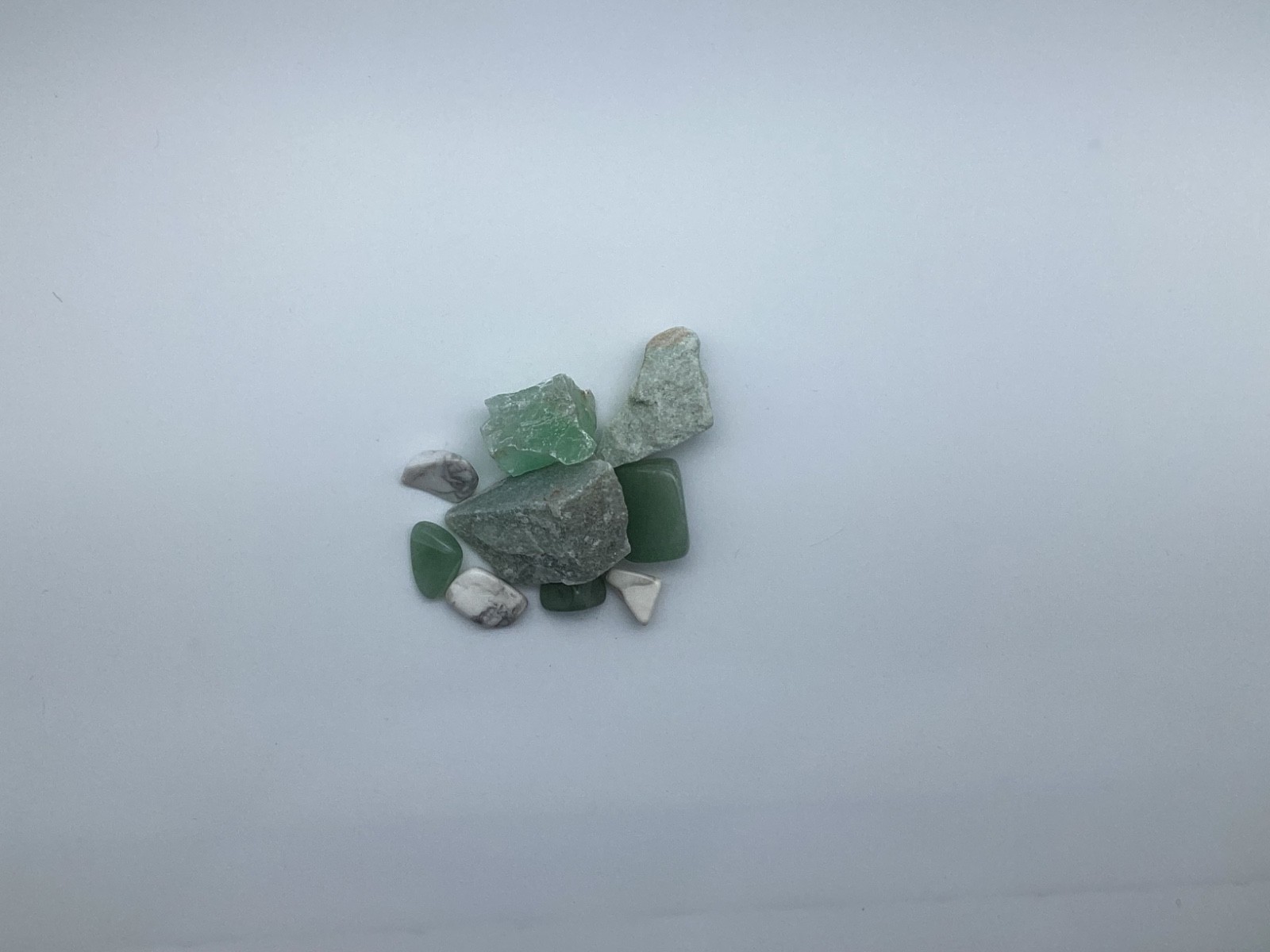 Green Crystal Bundle – Mixed Tumbled & Raw Stones – Natural Healing Crystals Lot