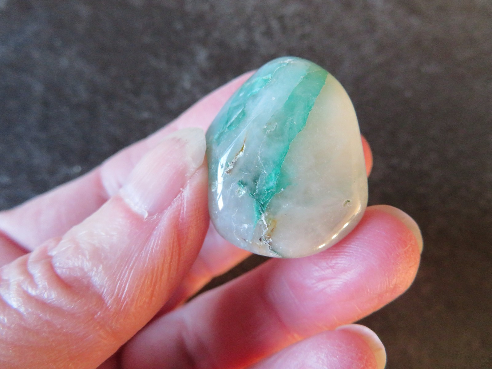 RARE DIOPTASE IN QUARTZ (17.2 grams / 26 mm) TUMBLESTONE (E7) MESSINA MINE, SA