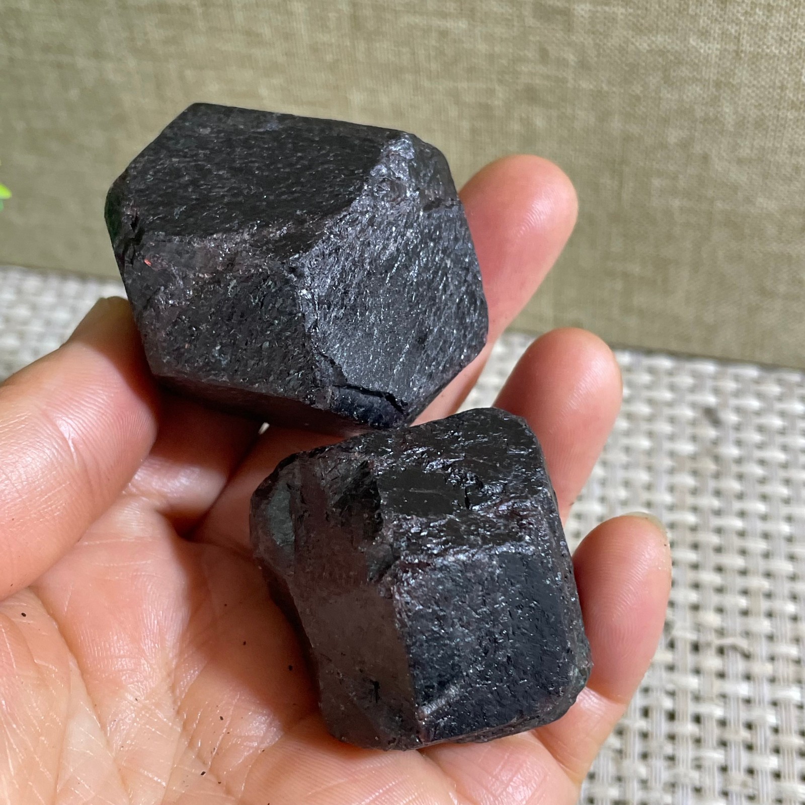 224g RED Garnet Crystal gemstone rough stone mineral specimen