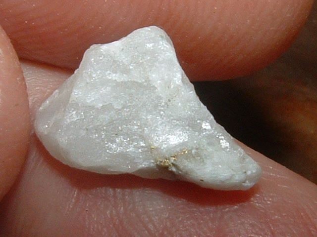 16TO1 MINE GOLD QUARTZ SPECIMEN 1.12 GRAM NATURAL GOLD IN QUARTZ