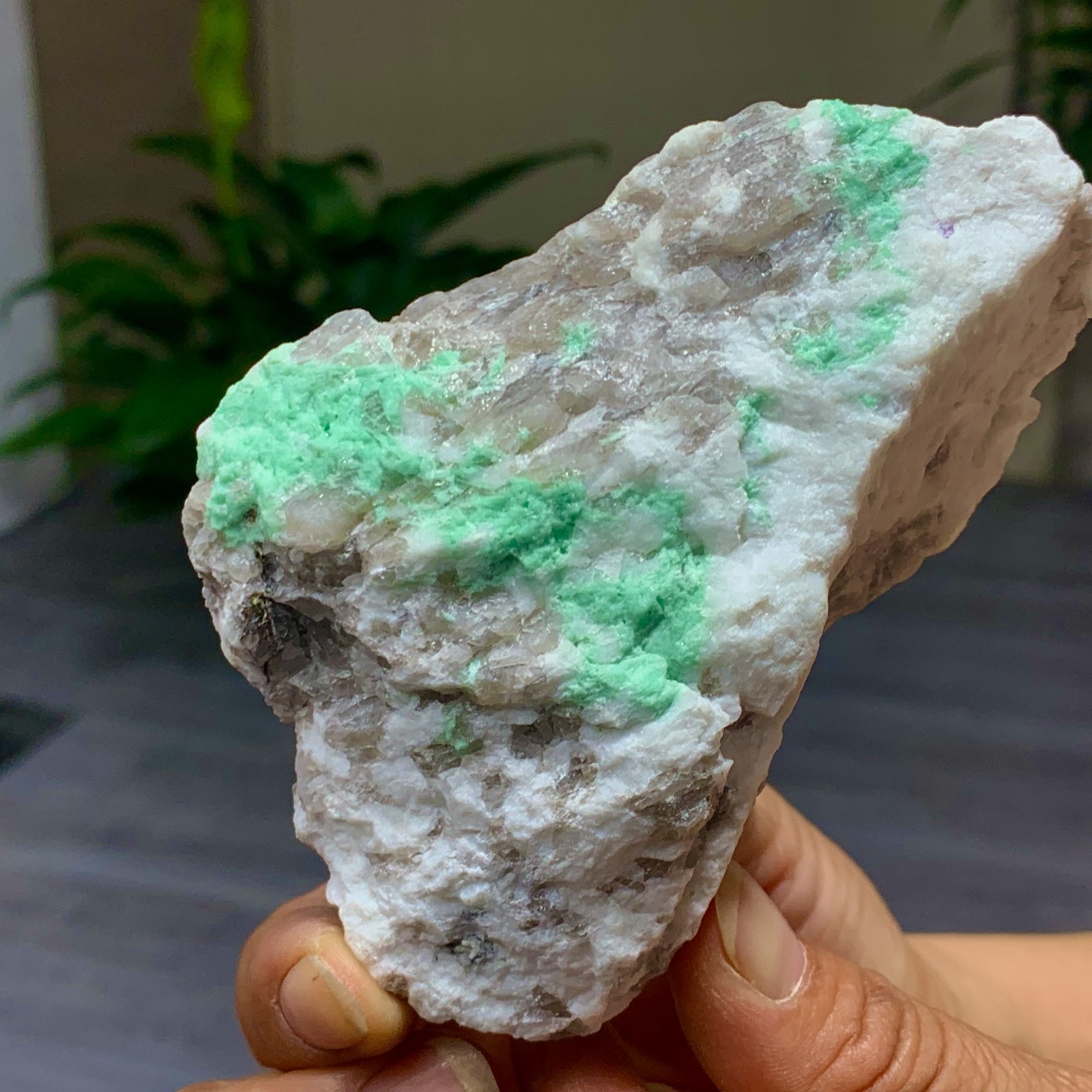 234G Natural Rare Emerald Gemstone Crystal Mineral Specimen /China