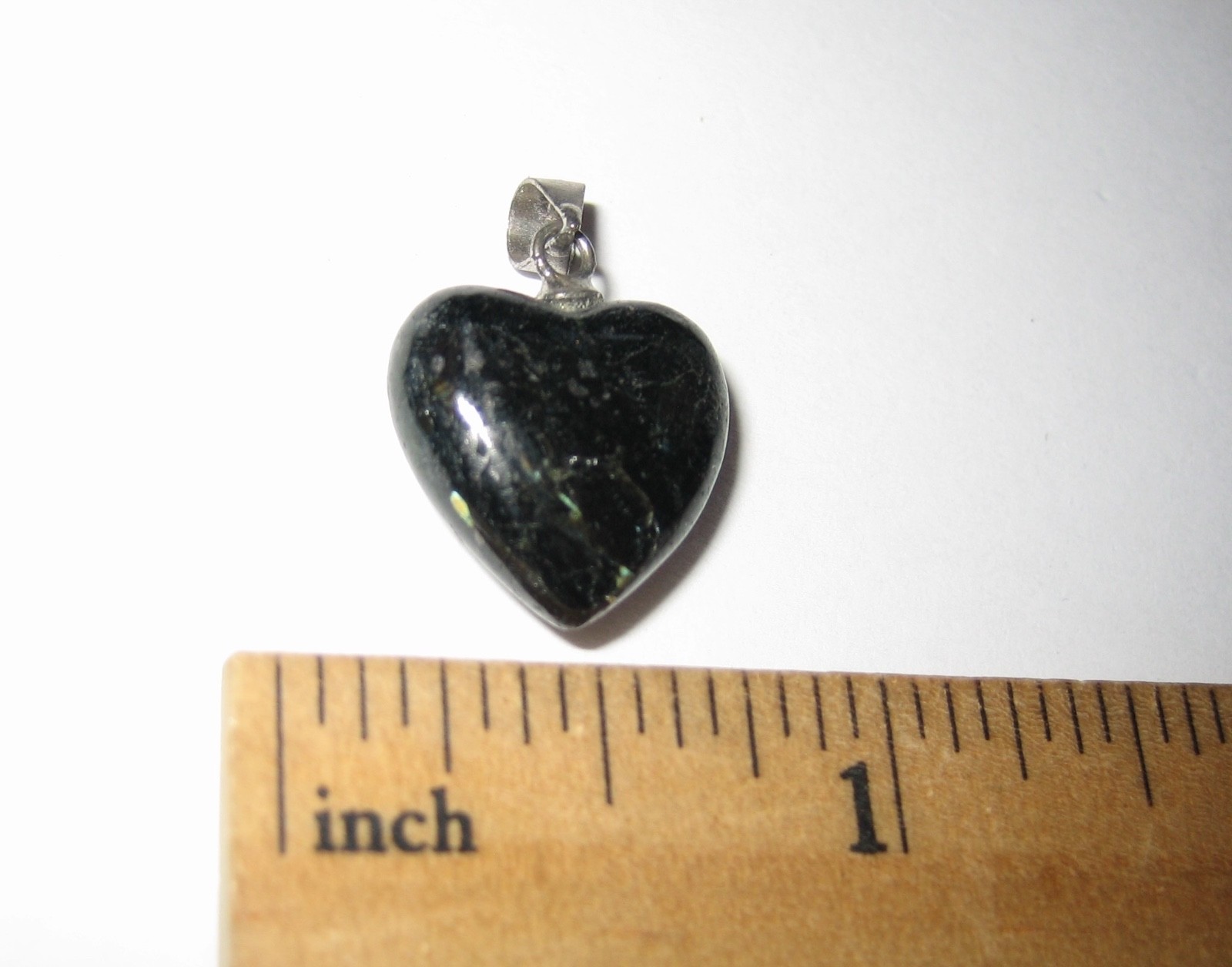 15mm RARE! POLISHED NATURAL AUTHENTIC NUUMMITE STONE HEART PENDANT GREENLAND *1