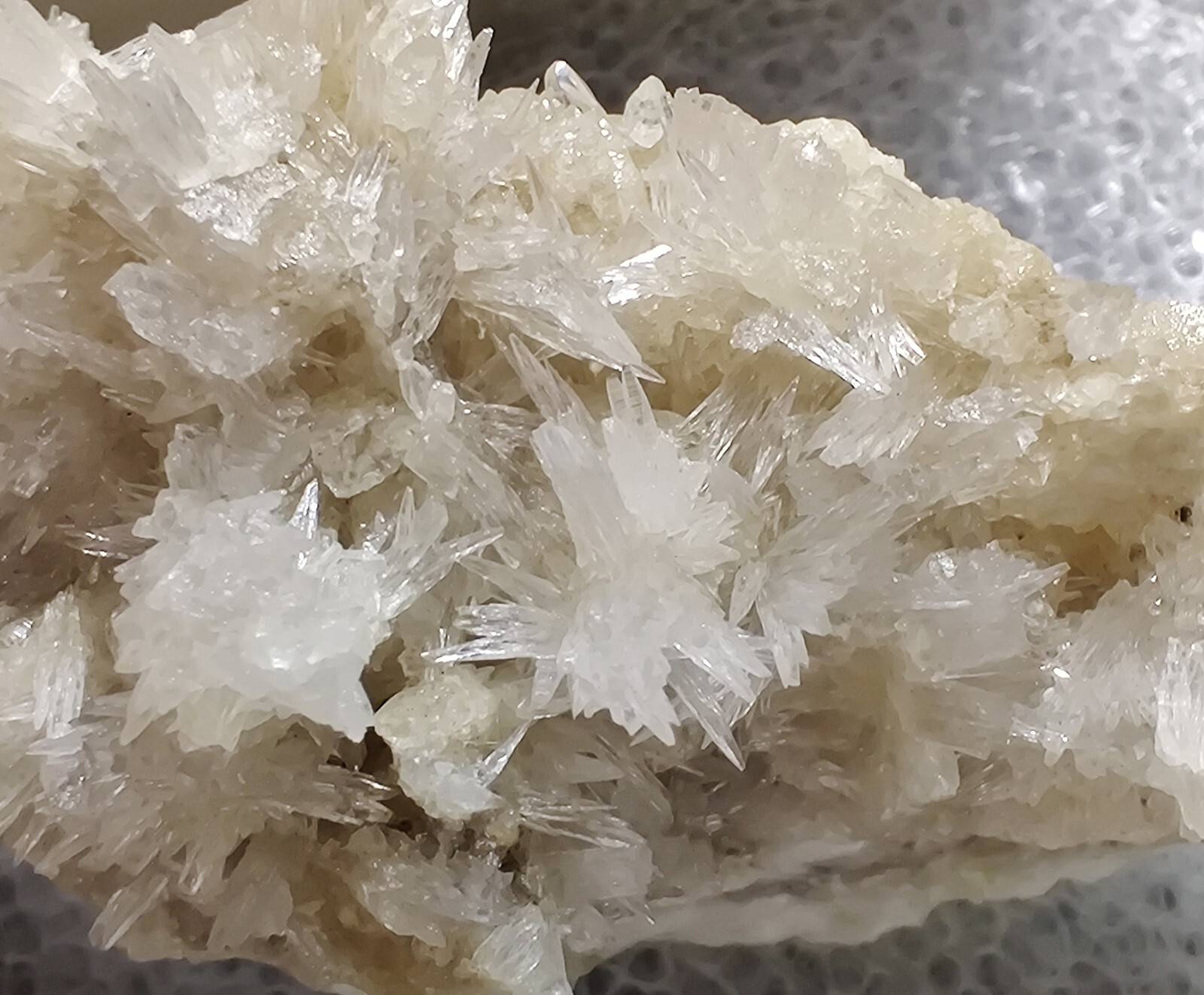 Strontianite crystals, excellent specimen! UV. Minerva Mine, Illinois. 6 cm.