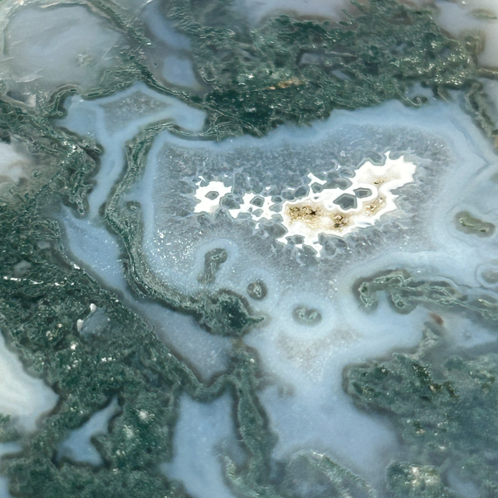 Moss Agate from Madagascar approx size 10cm x 8.5cm. Weight 115g.