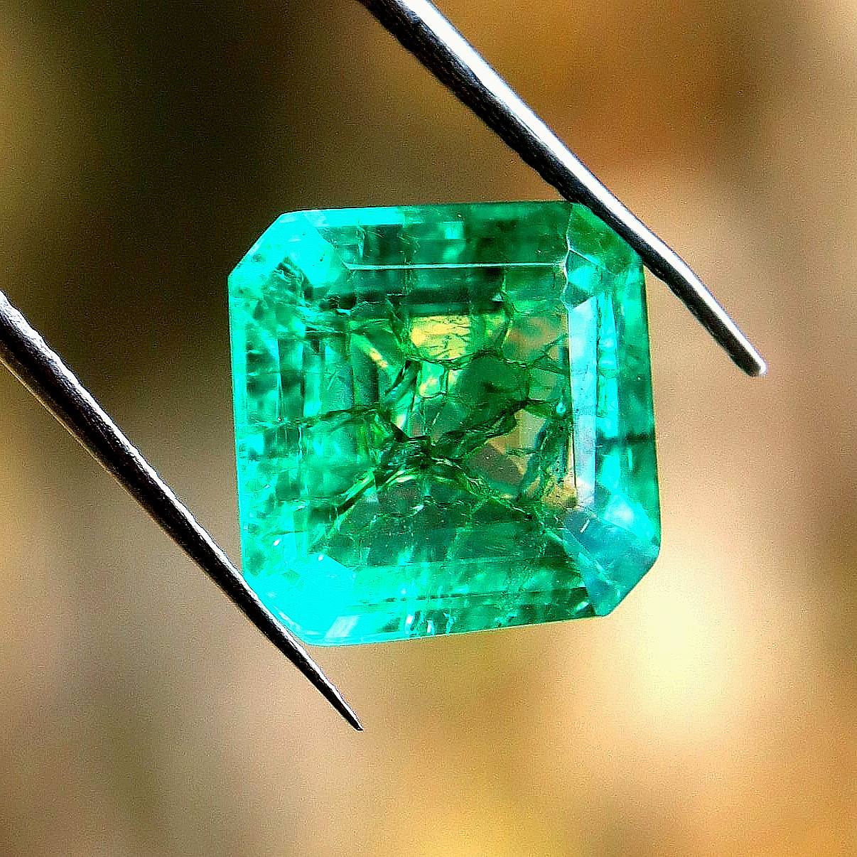 Radiant Shape 10+ Ct Colombian Green Emerald Certified Loose Gemstone