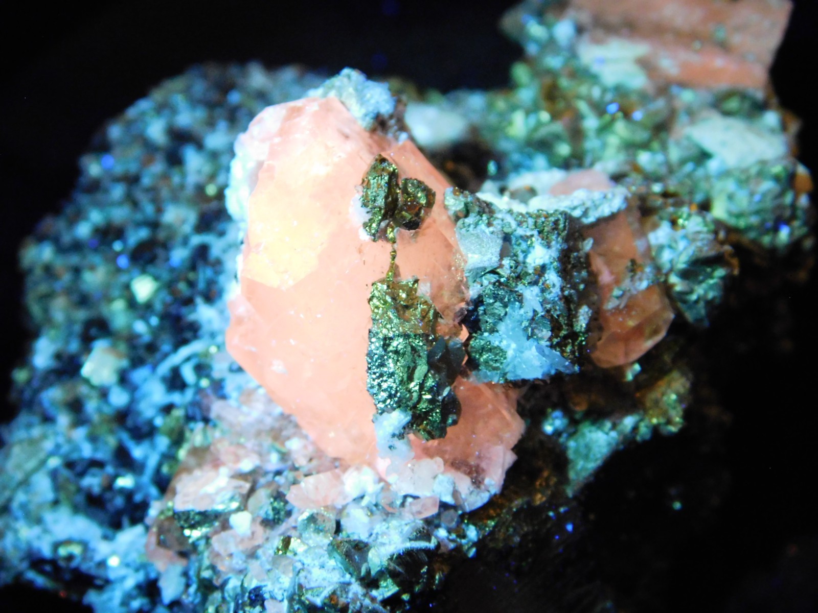 Sphalerite Crystals with Druzy Pyrite and FLUORESCENT Calcite Peru 195gr
