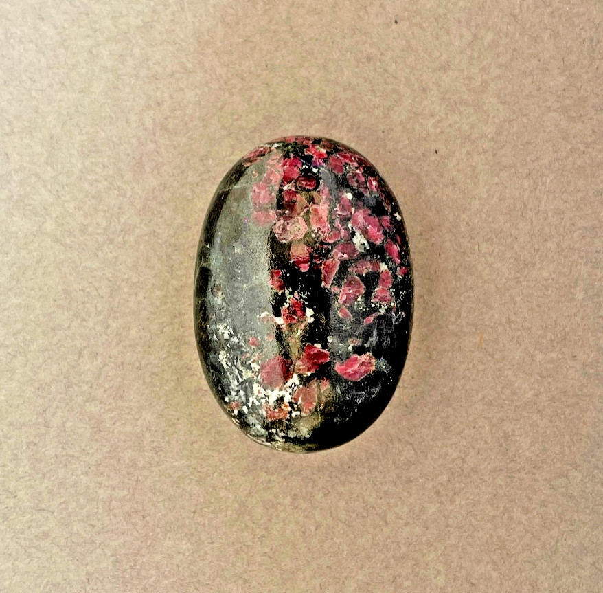 Natural Eudialyte Palm Stone 100g Polished Crystal Healing Gemstone 57x39mm