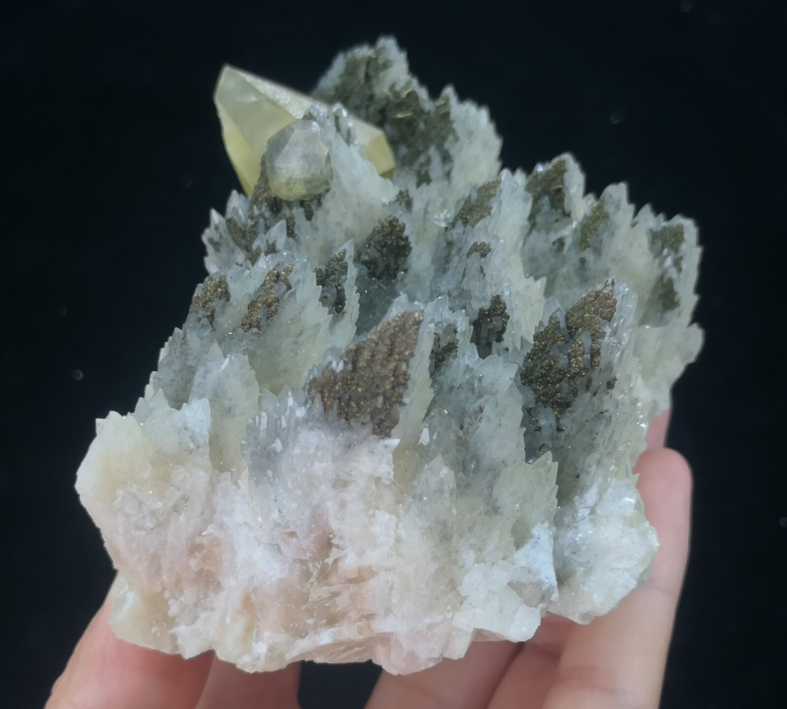 125mm 526g Dog-teeth Calcite & Chalcopyrite on ‘White Dragon Scale’ Calcite