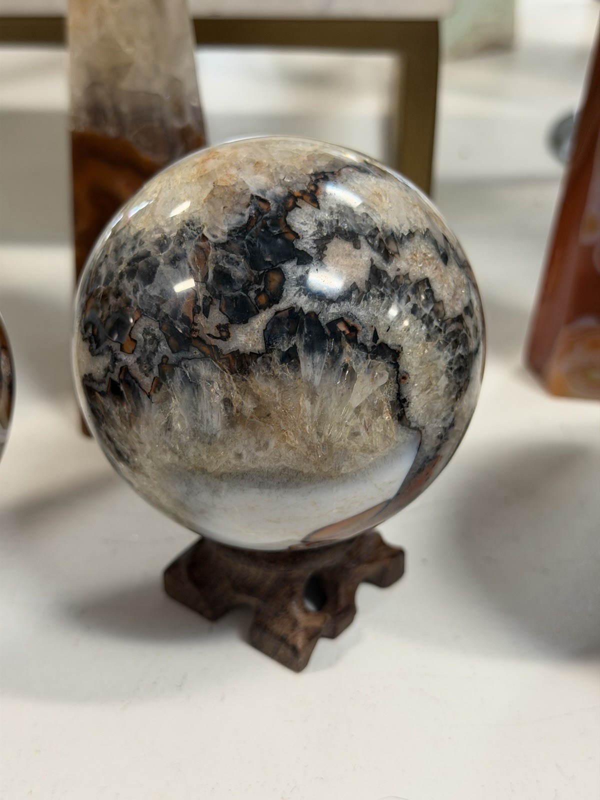 Sardonyx Sphere With quartz 80mm
