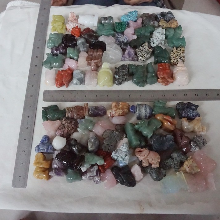 11LB 95Pcs Quartz Crystal Jasper Skull Fgurines Mixed Gem Stone Carvings Healing