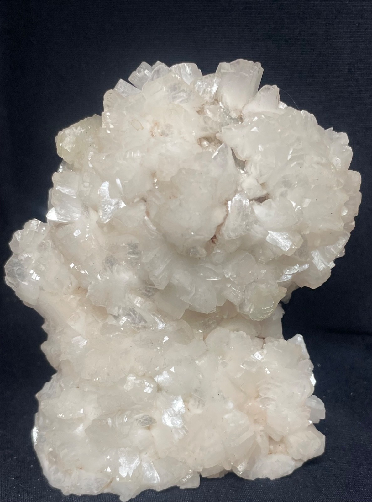 Natural calcite in exllent condition crystal stone 387 gr 10x9x4.5 cm video