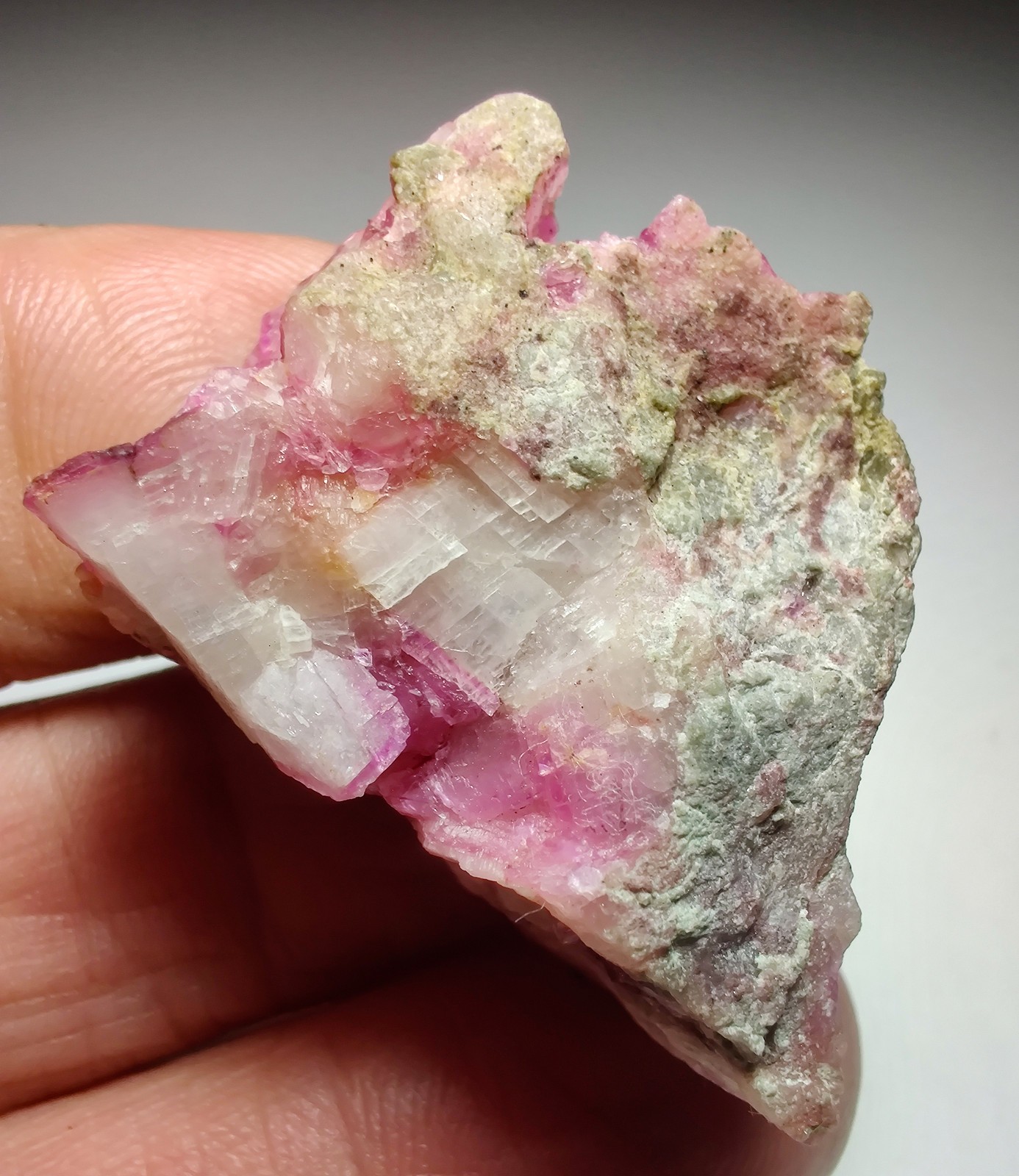 Cobalt bearing Calcite crystal, stunning colors! rare form. DR Congo. 27 grams.