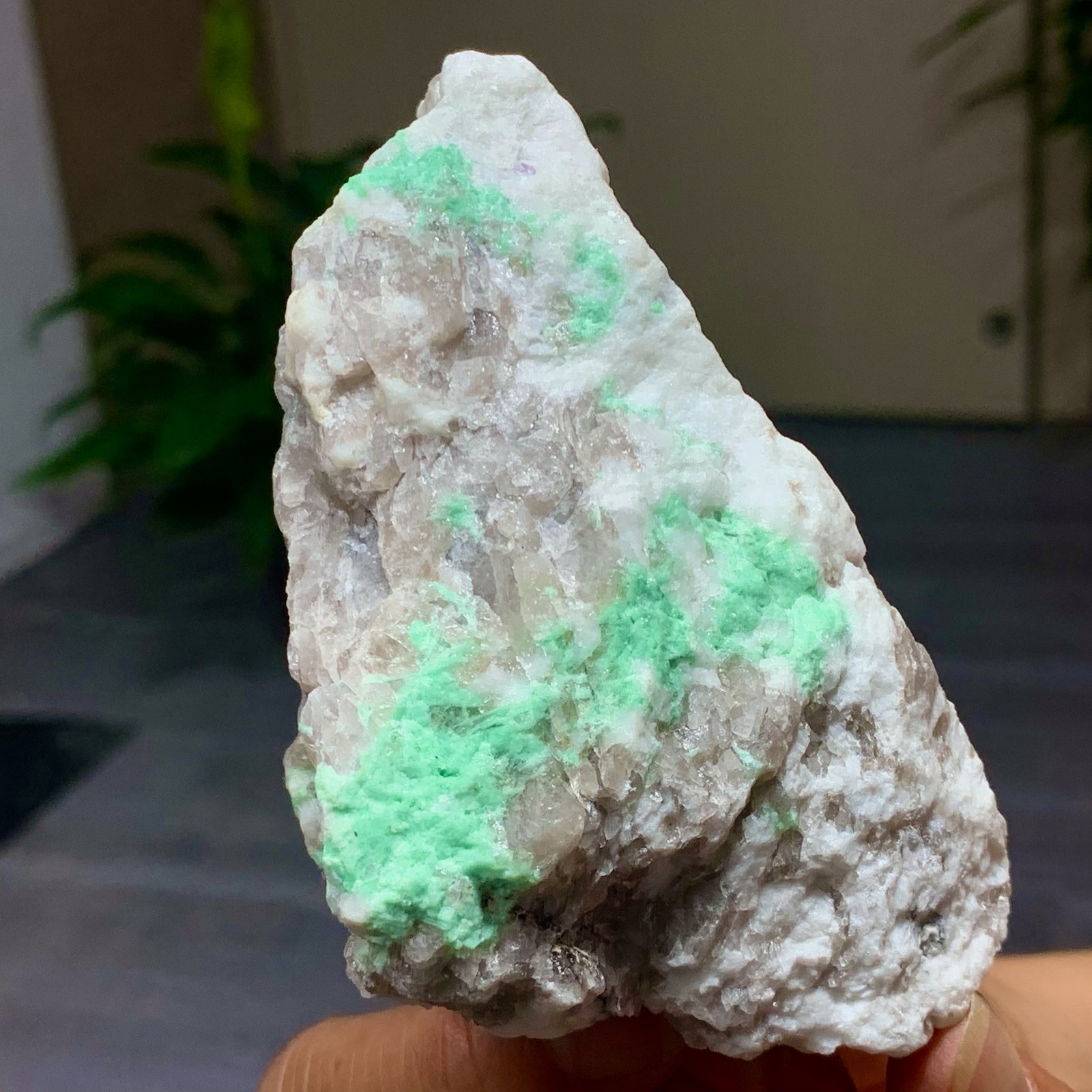 234G Natural Rare Emerald Gemstone Crystal Mineral Specimen /China