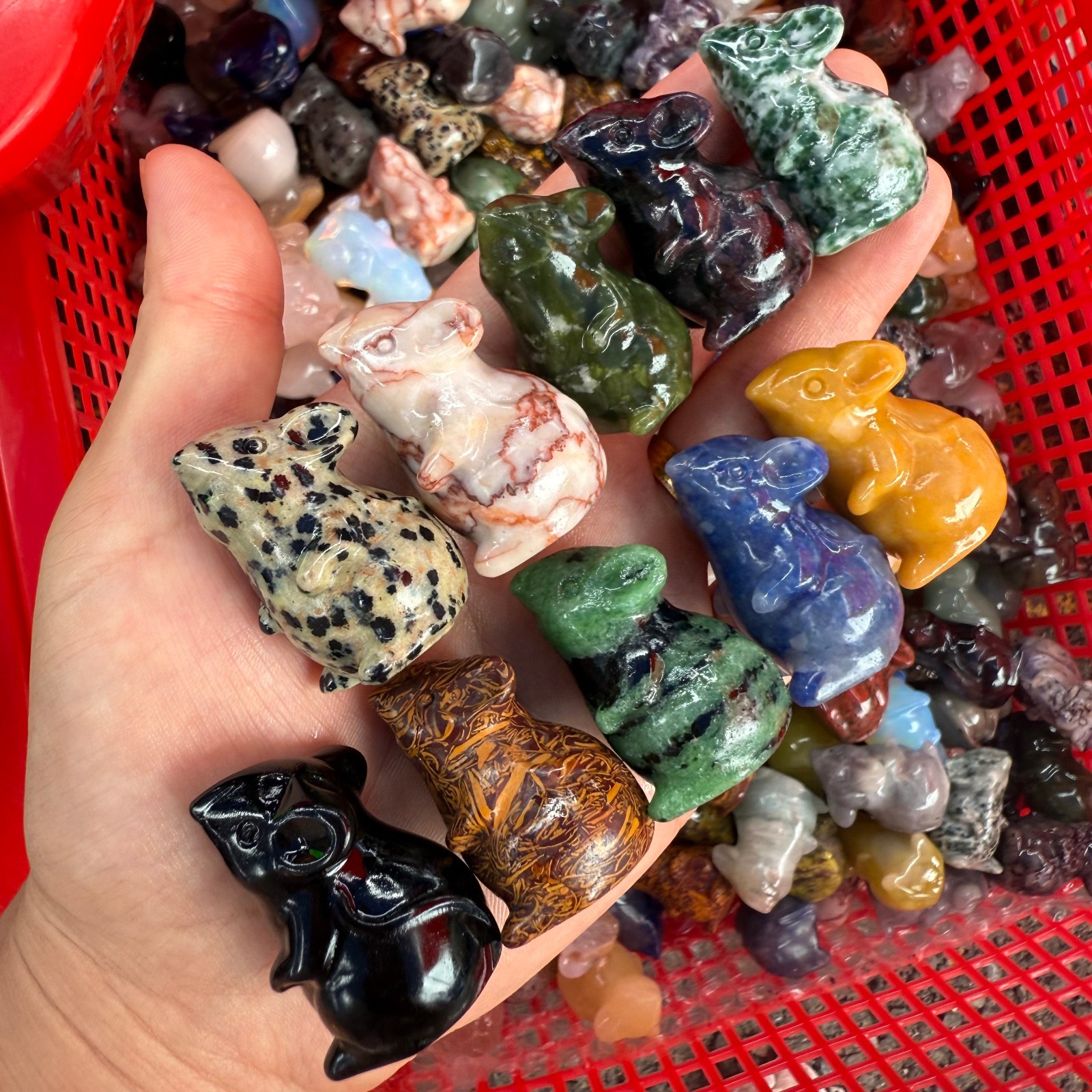 5pc natural Mixing Mouse Hand Carved Crystal Healing Reiki Ornaments Gift random