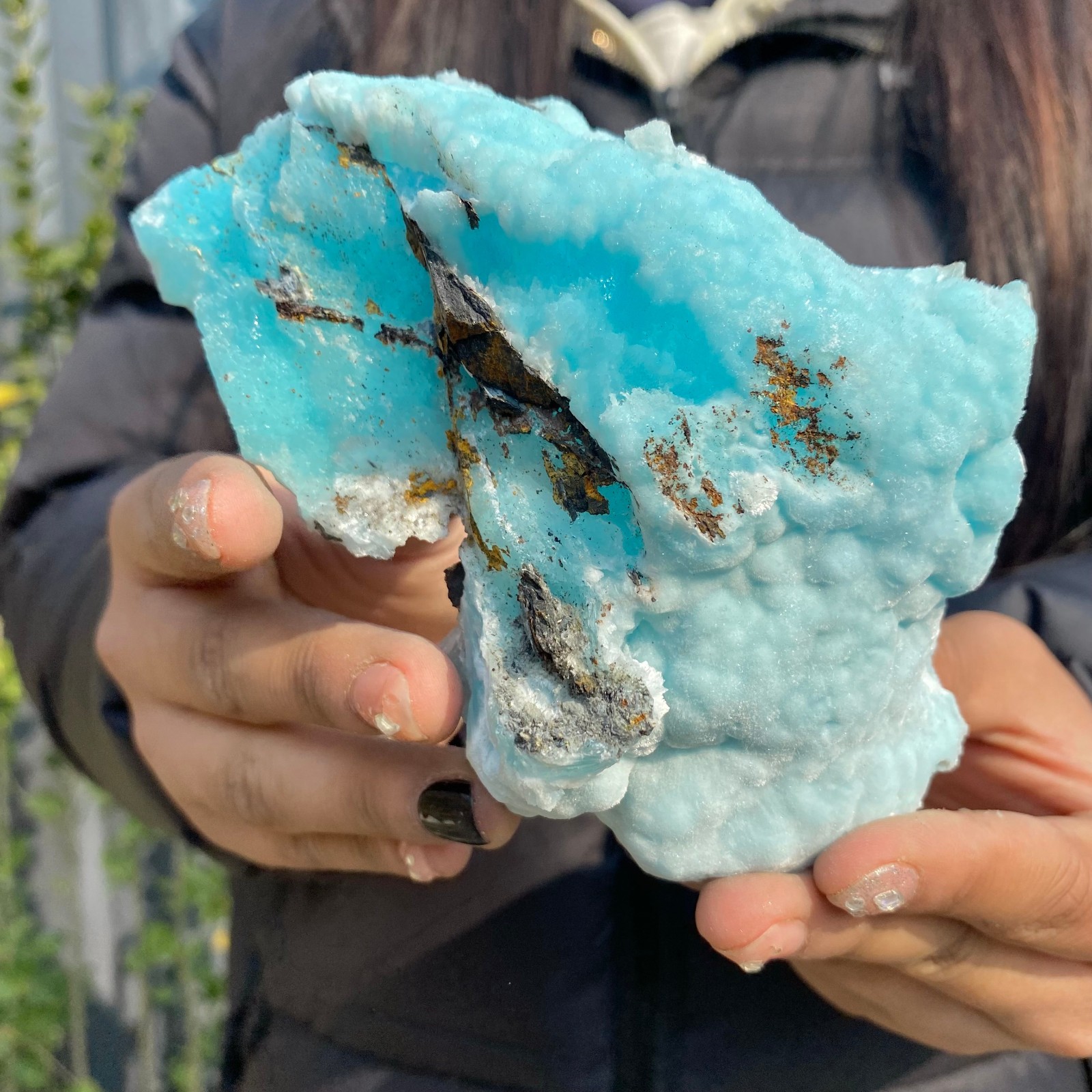 392G Natural Clear Blue-vein stone spherical Rare Mineral Specimens China