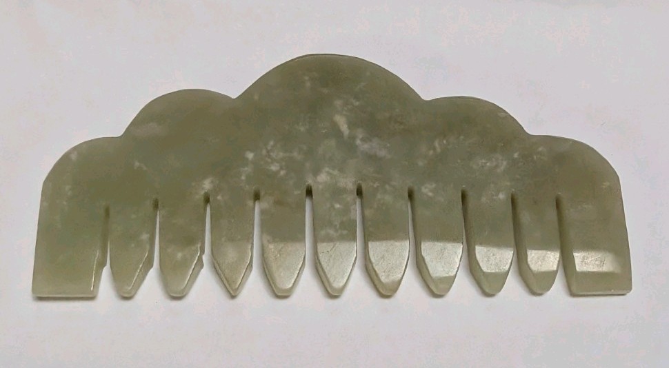 Jade Green Cloud Shape Wide-Tooth Hair Comb Crystal Hand Carved 3.5 In