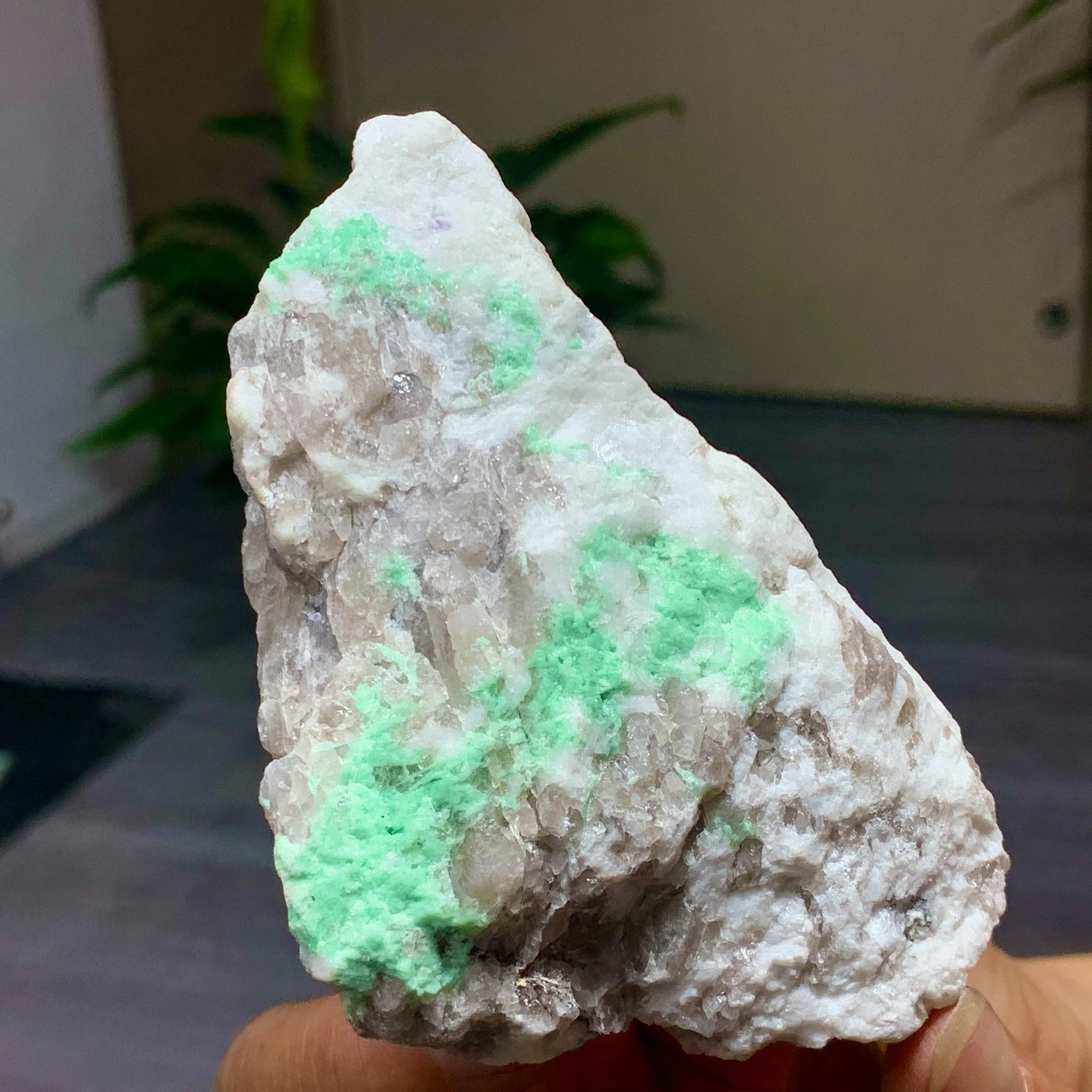 234G Natural Rare Emerald Gemstone Crystal Mineral Specimen /China