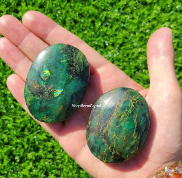 Genuine Emerald Palm Stone Heart Chakra Healing Green Crystal Worry Stone Decor