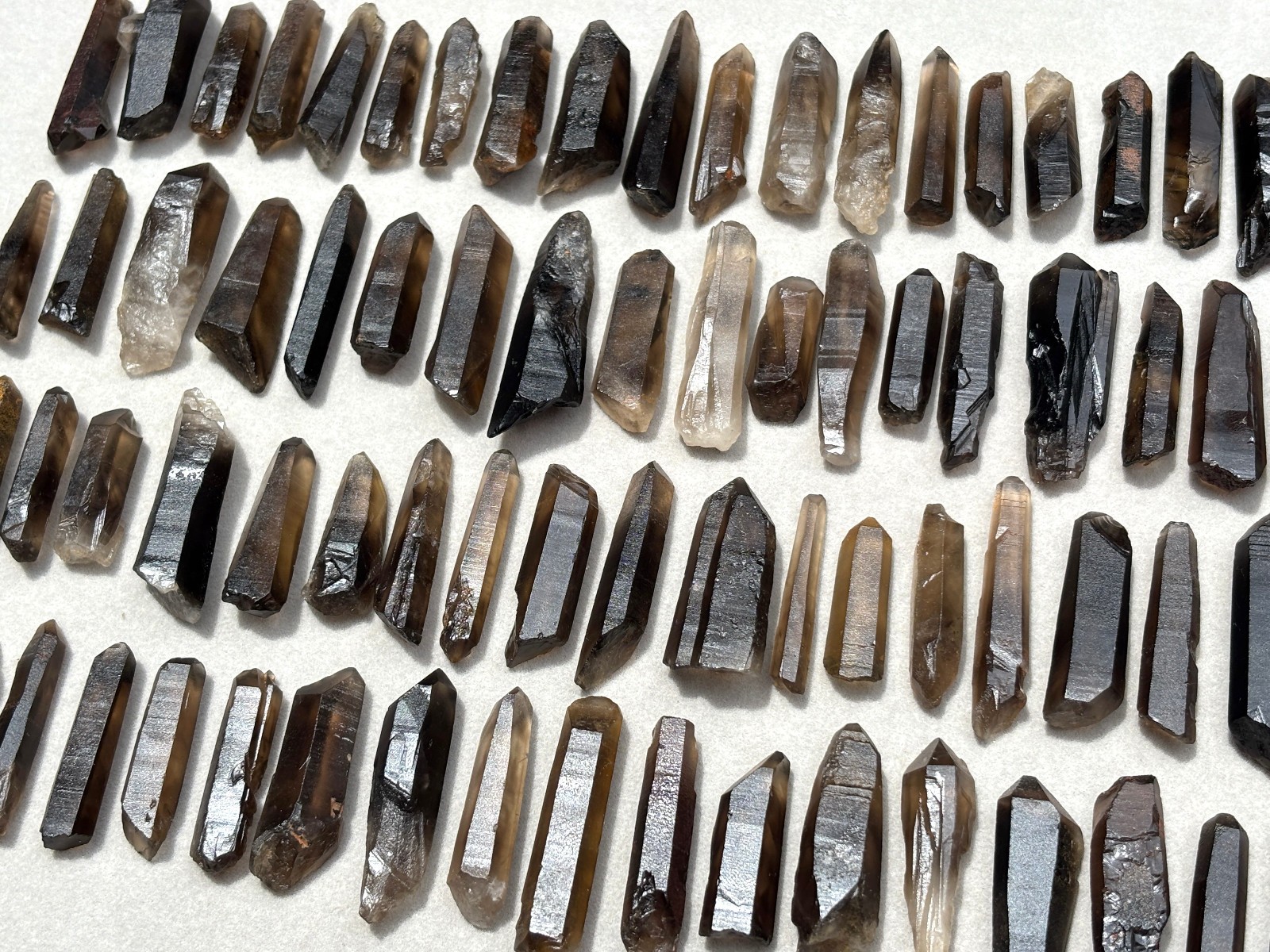 100pcs Bulk Natural Crystal Smokey Quartz Small Points Terminated Wand Specimens