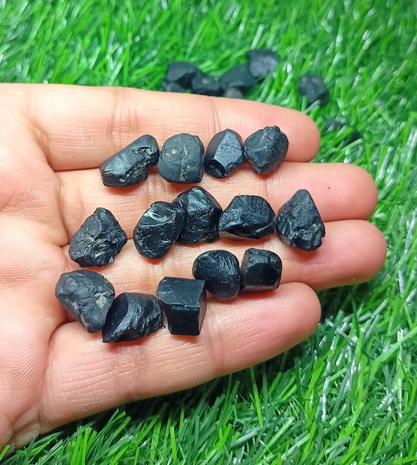 20Pcs Natural Rough Black Spinel Raw Crystal: Healing Gemstone Nuggets 10-15mm